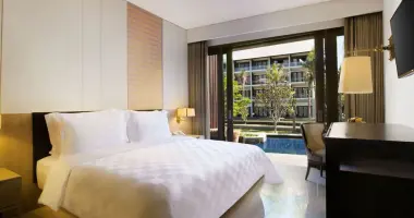 Premiere Lagoon Access